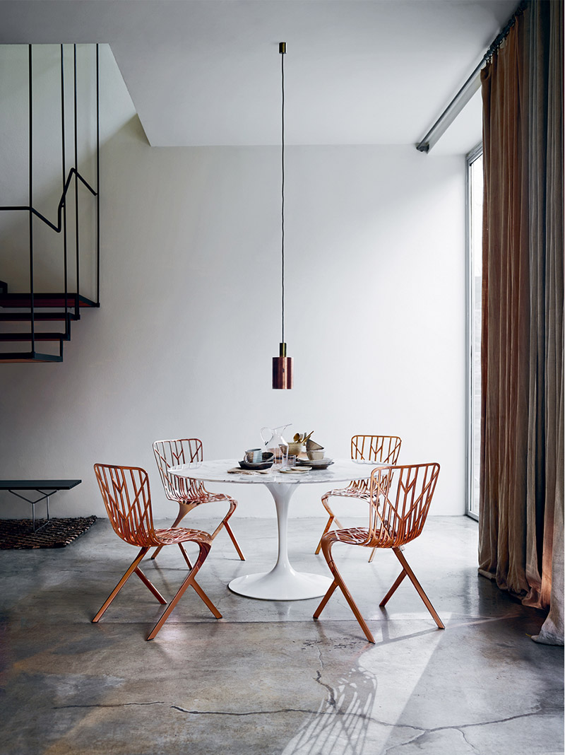 Table Tulip, design Eero Saarinen collection Knoll