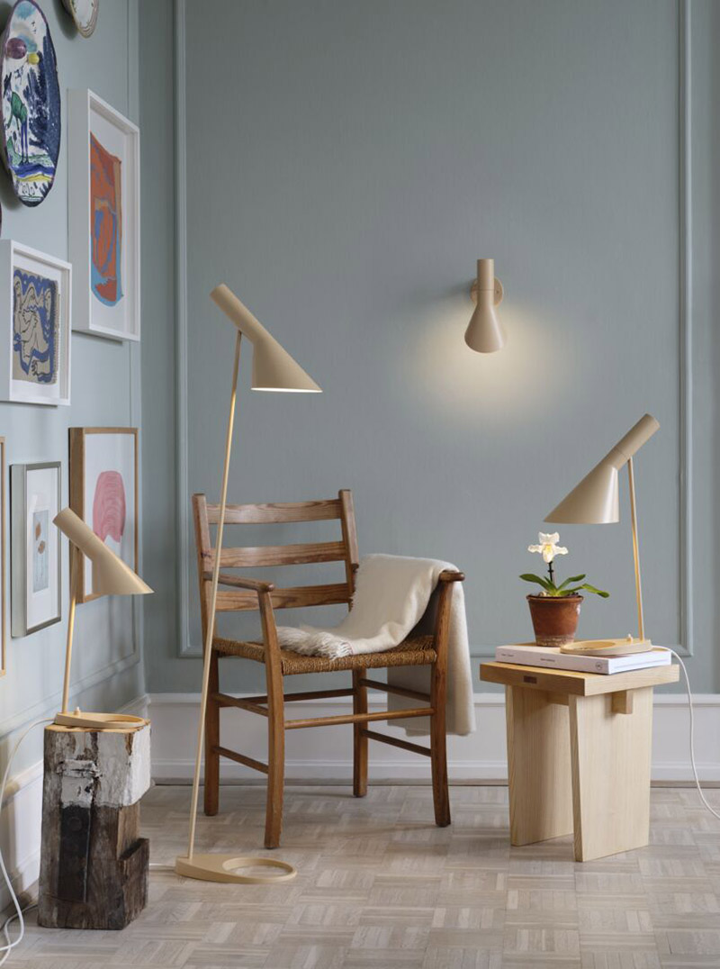 Lampadaire AJ, design Arne Jacobsen collection Louis Poulsen