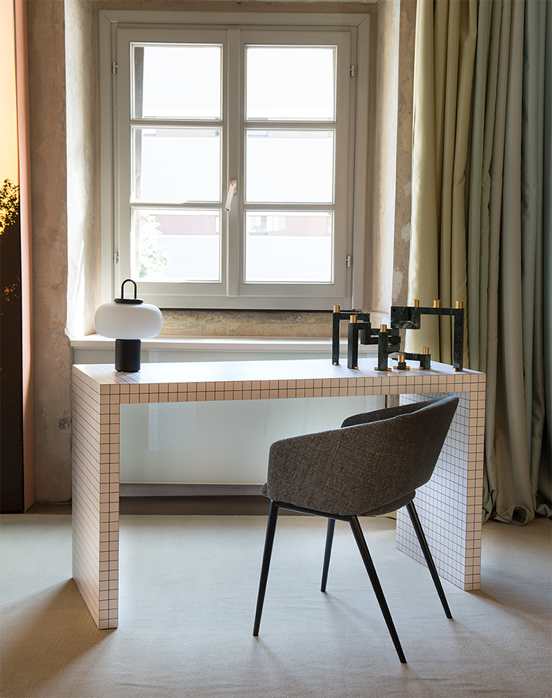 Table Quaderna, design Superstudio collection Zanotta