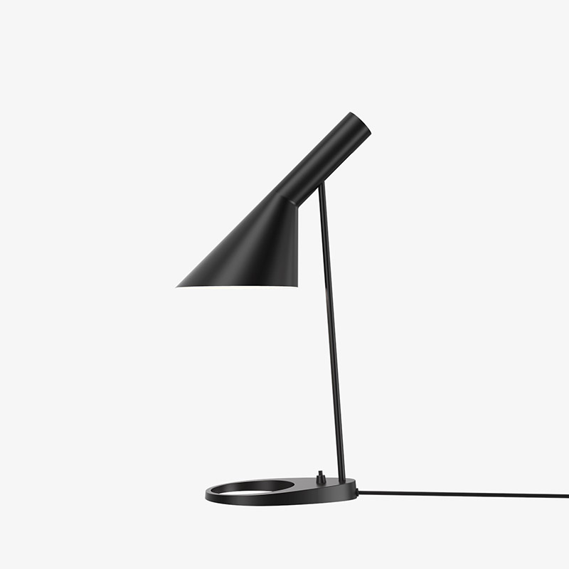Lampe à poser AJ, design Arne Jacobsen collection Louis Poulsen
