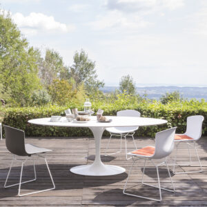 Table Outdoor Tulip, design Eero Saarinen collection Knoll