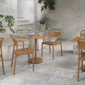 able carée Linear Steel Café Outdoor, design Thomas Bentzen collection Muuto