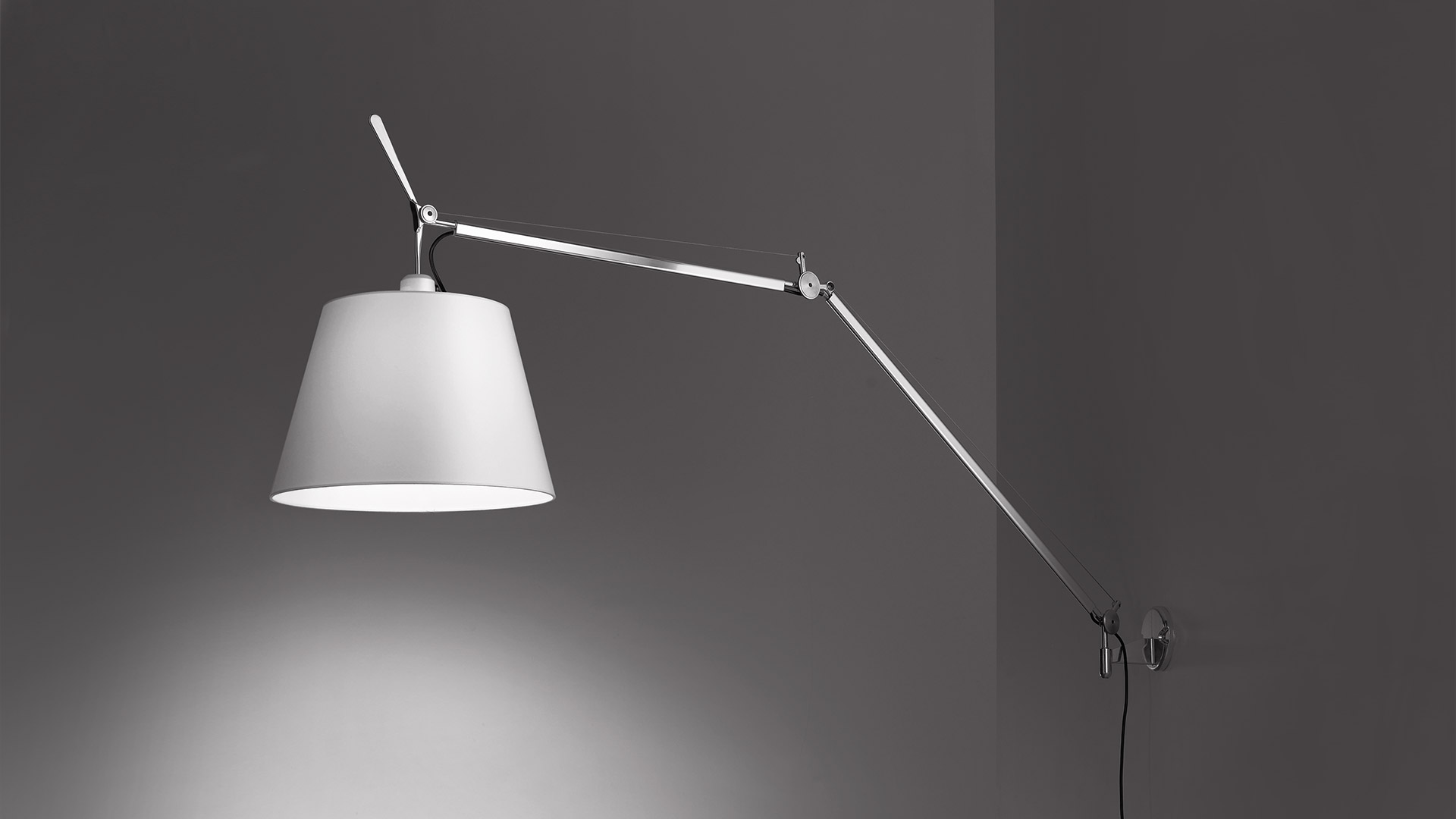 Tolomeo Mega Wall, design Michele De Lucchi et Giancarlo Fassina, collection Artemide, In Situ Quimper