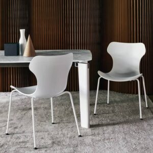 Chaise Papilio Shell, design Naoto Fukasaw, collection B&B, In Situ Quimper