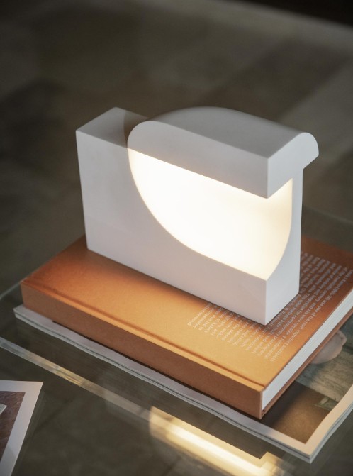 Lampe de table Moby, design Birgitte Due Madsen et Jonas Trampedach Collection Karakter