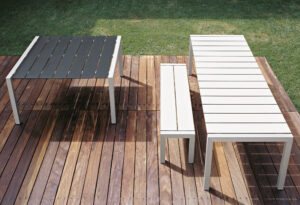 Table de repas à lattes Sushi, design Bartoli Design, collection Kristalia, In Situ Quimper