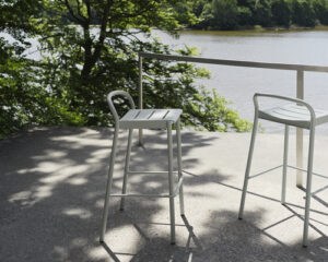 Tabouret bar Linear Steel Outdoor, design Thomas Bentzen, collection Muuto, In Situ Quimper