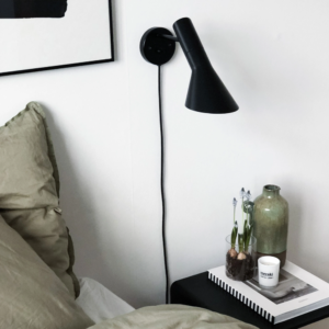 Applique AJ, design Arne Jacobsen, collection Louis Poulsen, In Situ Quimper