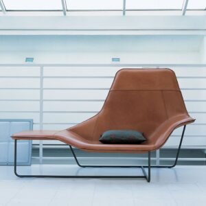 Chaise longue Lama, design Palomba Serafini Associati, collection Zanotta, In Situ Quimper