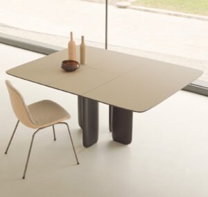 Table de repas Pala, design Monica Graffeo, collection Kristalia, In Situ Quimper